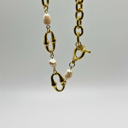 Urban Pearls Necklace