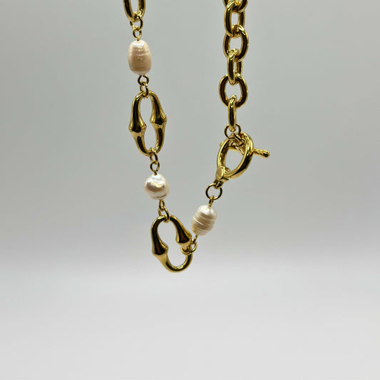 Urban Pearls Necklace